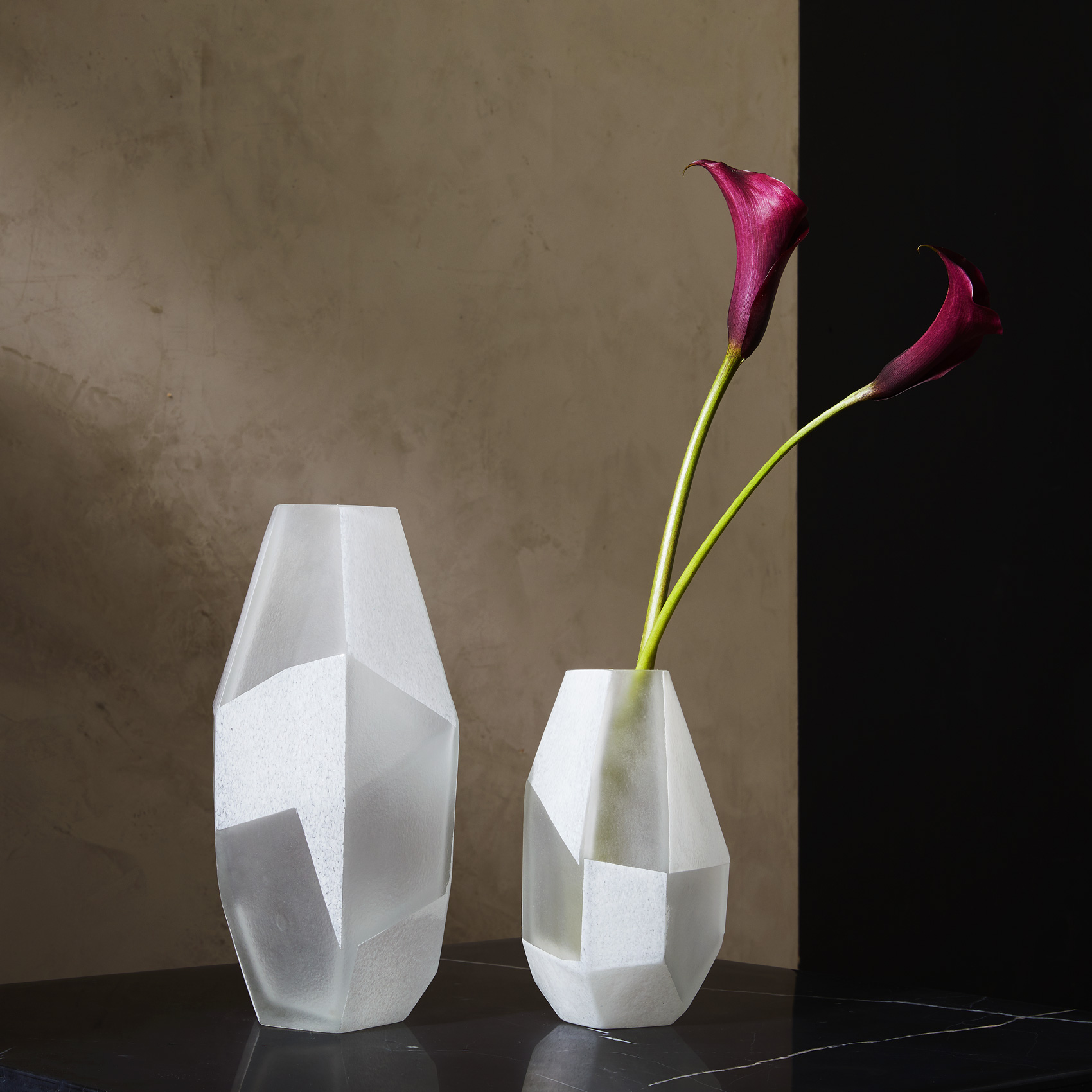 collection-faceted-glass-vases-interiors_ty-mecham_west-elm